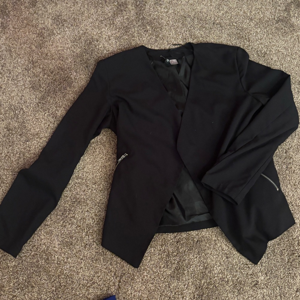 Divided Black Blazer with Zipper Pockets (10)